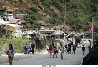 255 a0f. Peru - walk to bus