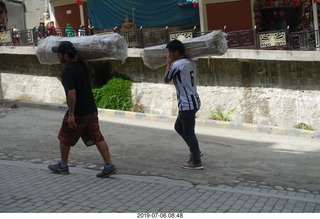 256 a0f. Peru - walk to bus