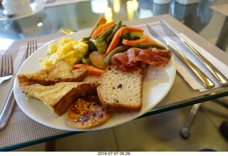 35 a0f. Peru - Aranwa Sacred Valley hotel - breakfast with 90-degree knives