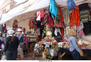 97 a0f. Peru - drive to cusco - market