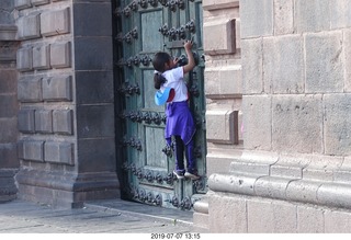 395 a0f. Peru - Cusco square - cathedral door rock climbing bouldering