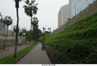 191 a0f. Peru - Lima - walk around