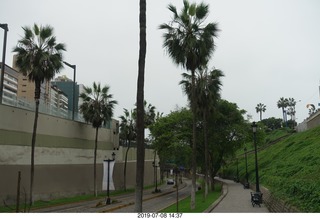 195 a0f. Peru - Lima - walk around