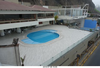 233 a0f. Peru - Lima - Pacific Ocean beach - pool