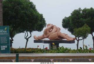 243 a0f. Peru - Lima - walk - sculpture