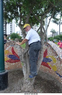 255 a0f. Peru - Lima - beach garden walk - Adam