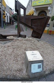 8 a0f. Peru - Lima - morning run  - Umbra sculpture