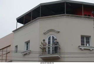 22 a0f. Peru - Lima - morning run  - figures in the window