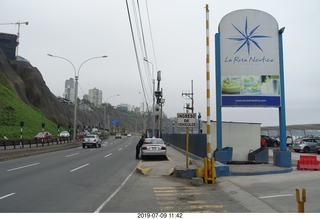 76 a0f. Peru - Lima - beach walk