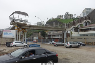 80 a0f. Peru - Lima - beach walk