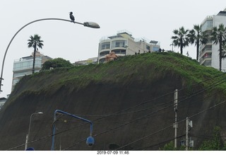 81 a0f. Peru - Lima - beach walk
