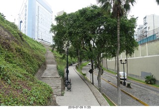 87 a0f. Peru - Lima - beach walk