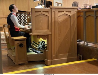 Scottsdale Philharmonic - organist playing Bach Little Fugue in G minor