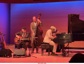 MIM concert hall - John Pizzarelli trio