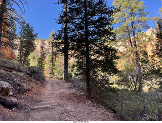 60 a18. Bryce Canyon - Peekaboo hike