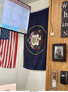 143 a1n. Utah - Hanksville - lunch place with flags