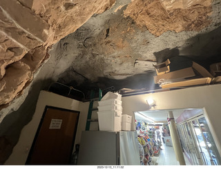 48 a20. Utah - Hanksville - Hollow in the Rock store