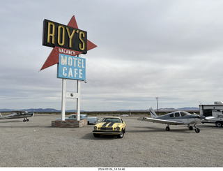 Amboy - Roy's Motel + car + N8377W