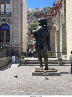 76 a24. Guanajuato - sculpture