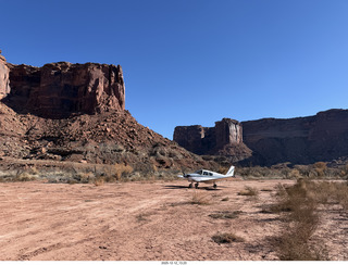 339 a2q. Utah - Hidden Splendor - N8377W