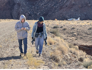 364 a2q. Utah - Hidden Splendor hike - Tyler and Heather