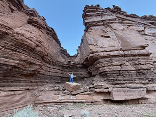 402 a2q. Utah - Hidden Splendor hike- Heather on rock