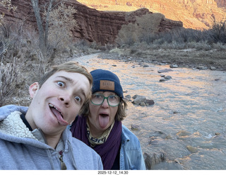 452 a2q. Utah - Hidden Splendor hike - Tyler and Heather