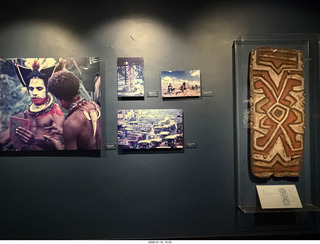 New York City - Manhattan - American Museum of Natural History  - gift shop t-shirts