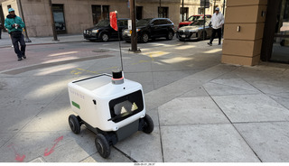 Philadelphia - robot delivery